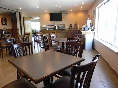Boarders Inn & Suites By Cobblestone Hotels - Munising Wetmore Екстериор снимка